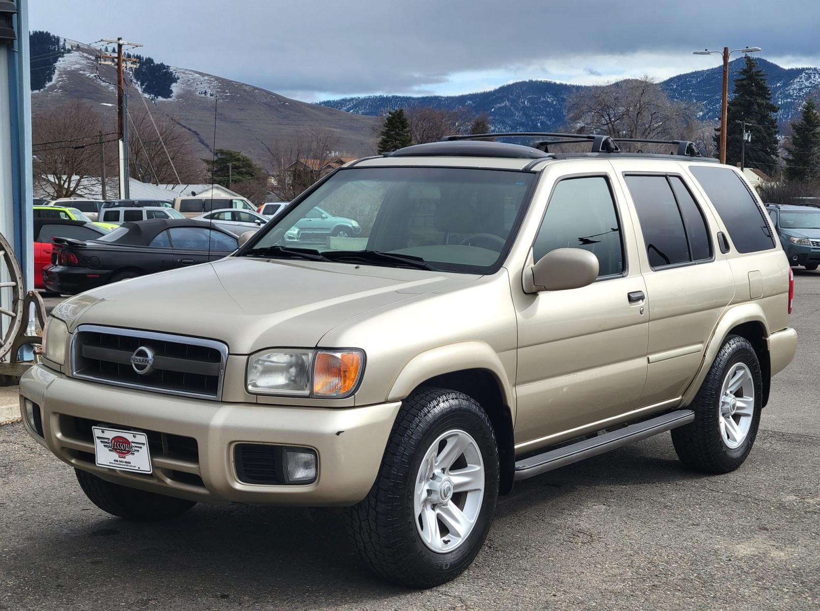 2002 Gold /Tan Nissan Pathfinder LE (JN8DR09Y22W) with an 3.5L v6 engine, Automatic transmission, located at 450 N Russell, Missoula, MT, 59801, (406) 543-6600, 46.874496, -114.017433 - 4WD SUV. 3.5L V6. Automatic Transmission. Heated Seats. Power Leather Seats. Power Sunroof. Air. Cruise. Tilt. AM FM CD Player. Power Windows and Locks. Because of the age, Financing is not available on this vehicle. - Photo #1